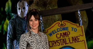 Linda Cardellini serait en pourparlers pour jouer dans la série « Crystal Lake » de A24
