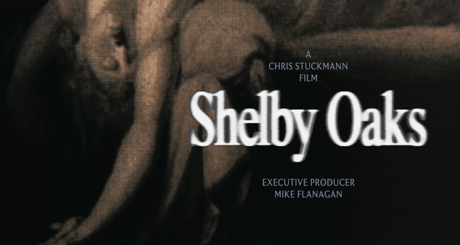 Dernière bande-annonce de ‘Shelby Oaks’ : le film d’horreur de Chris Stuckmann évoque des comparaisons avec ‘Blair Witch’ et ‘Heredité’