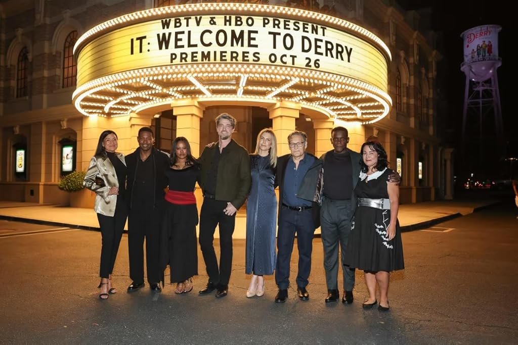 James Remar, Andy Muschietti, Kimberly Guerrero, Jenelle Riley, Chris Chalk, Barbara Muschietti, Stephen Rider et Taylour Paige lors d'un événement pour Ça : Bienvenue à Derry (2025) James Remar, Andy Muschietti, Kimberly Guerrero, Jenelle Riley, Chris Chalk, Barbara Muschietti, Stephen Rider et Taylour Paige lors d'un événement pour Ça : Bienvenue à Derry (2025)