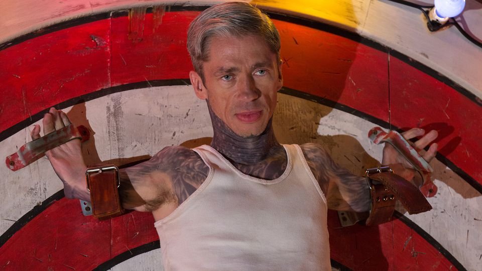 Matt Fraser revient dans le personnage de l'homme phoque dans la saison 13 d'American Horrror Story