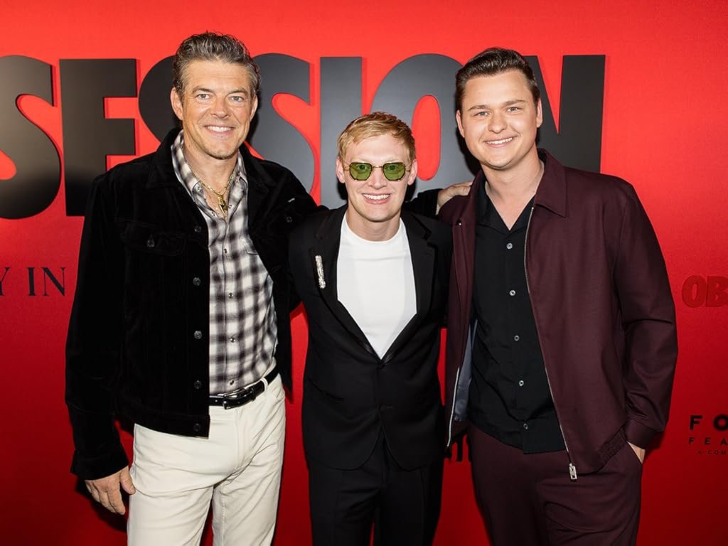 Cooper avec Curry Barker et Jason Blum à la première d'Obsession à Los Angeles