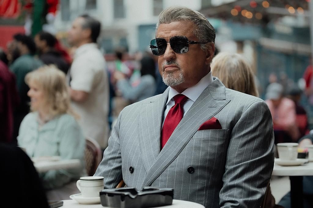 Sylvester Stallone dans Tulsa King (2022), il produira avec Channing Powell la série The Fourth Monkey basé sur les livres de  J.D. Barker 