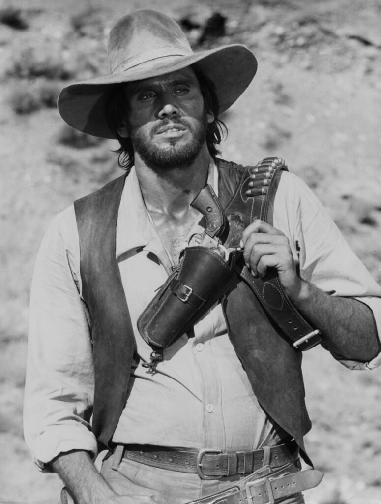 George Eastman dans Méfie-toi Ben, Charlie veut ta peau (1972)