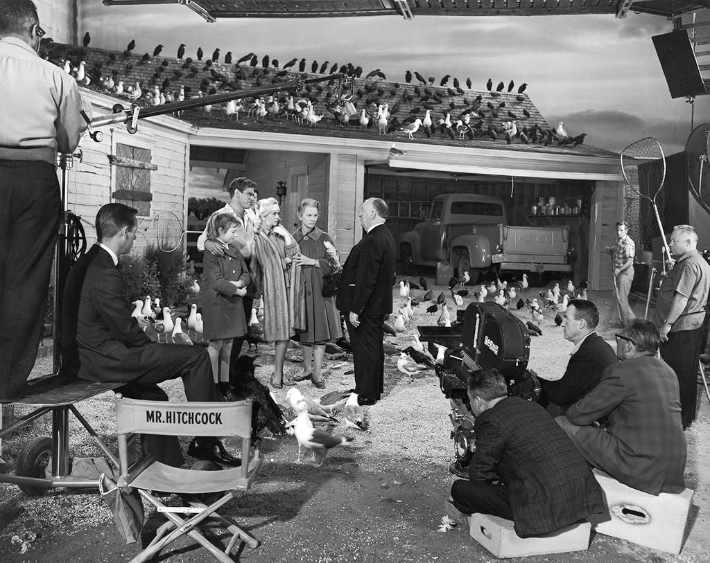 Alfred Hitchcock, Veronica Cartwright, Tippi Hedren, Jessica Tandy et Rod Taylor dans Les oiseaux (1963)
