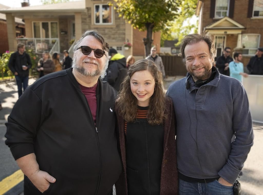 André Øvredal, Guillermo del Toro et Zoe Colletti sur le tournage du film Scary Stories to Tell in the Dark (2019)