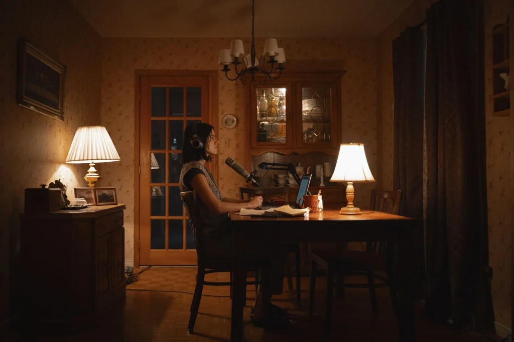 Nina Kiri dans Undertone (2025)