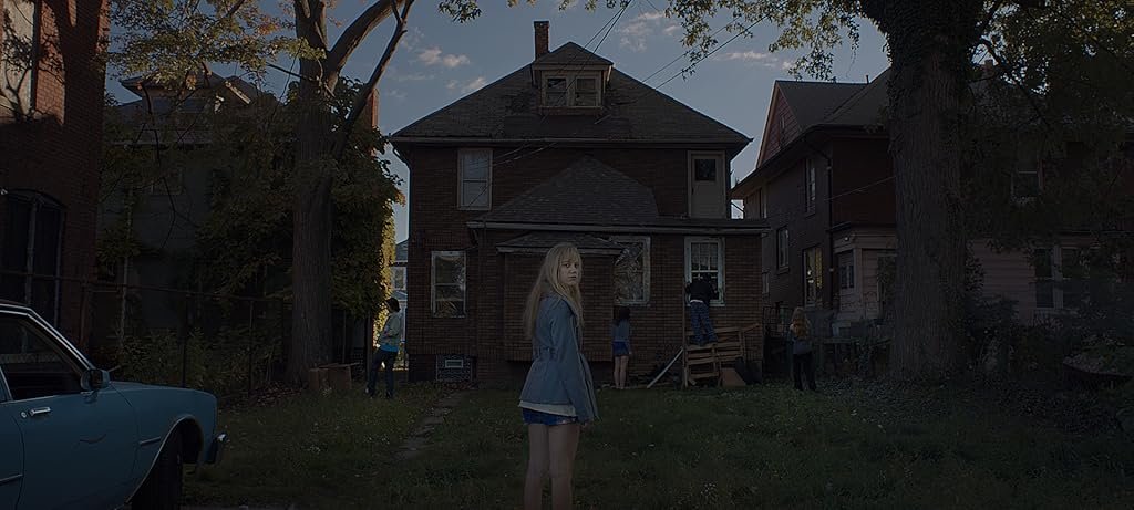 Keir Gilchrist, Maika Monroe, Lili Sepe, Olivia Luccardi et Daniel Zovatto dans It Follows (2014)