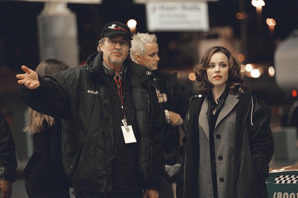Wes Craven et Rachel McAdams sur le tournage du film Red Eye : Sous haute pression (2005)