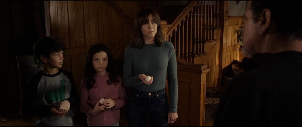 Linda Cardellini, Raymond Cruz, Jaynee-Lynne Kinchen, Roman Christou dans La Malédiction de la Dame blanche (2019)