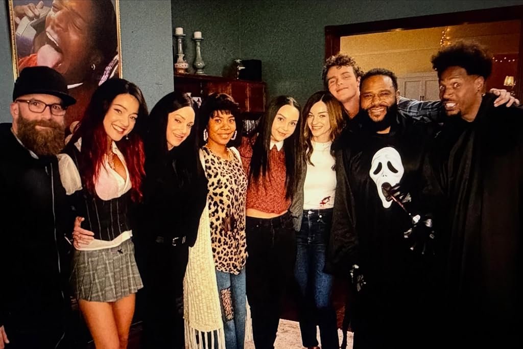 Marlon Wayans, Anthony Anderson, Anna Faris, Regina Hall, Ruby Snowber, Michael Tiddes, Olivia Rose Keegan, Savannah Lee Nassif et Cameron Scott Roberts dans Scary Movie (2026)