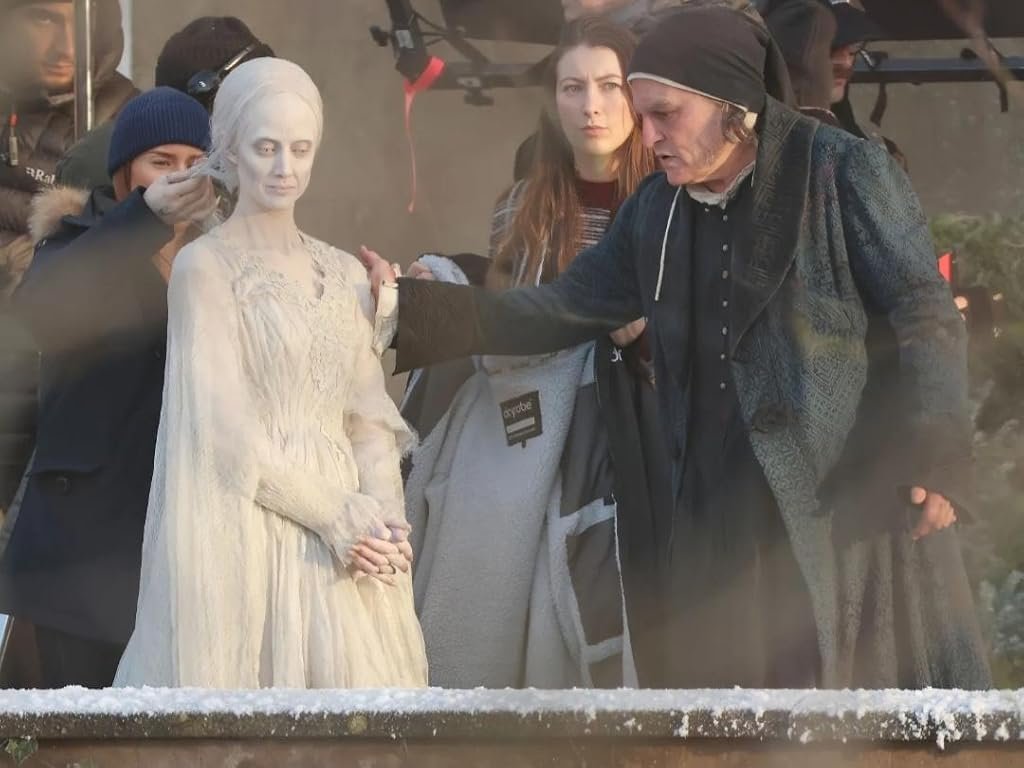 Johnny Depp & Andrea Riseborough sur le tournage du film Ebenezer: A Christmas Carol (2026)