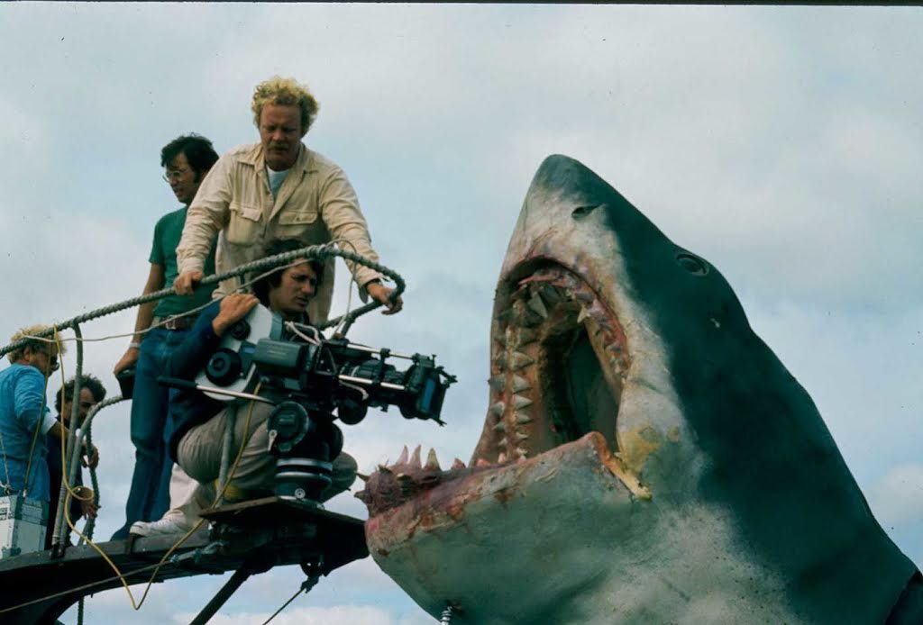 Steven Spielberg, Bill Butler et Bruce dans Les Dents de la mer (1975)