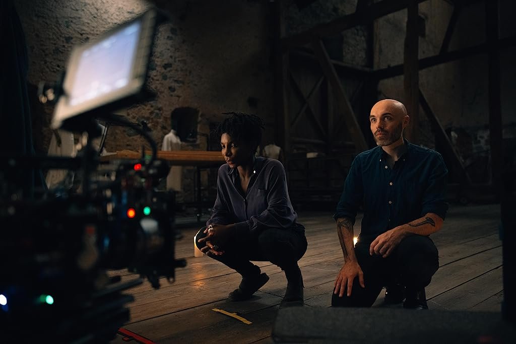 David Lowery & Michaela Coel sur le tournage du film Mother Mary (2026)