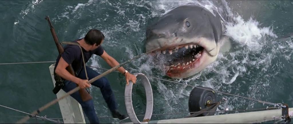 Roy Scheider et Bruce dans Les Dents de la mer (1975)