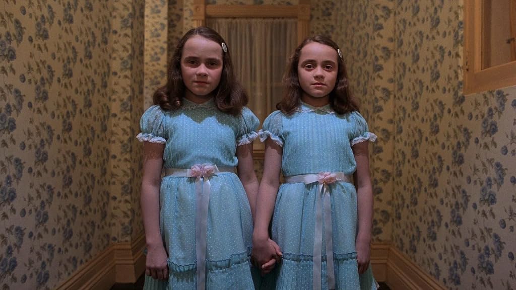 Lisa Burns et Louise Burns dans Shining (1980)