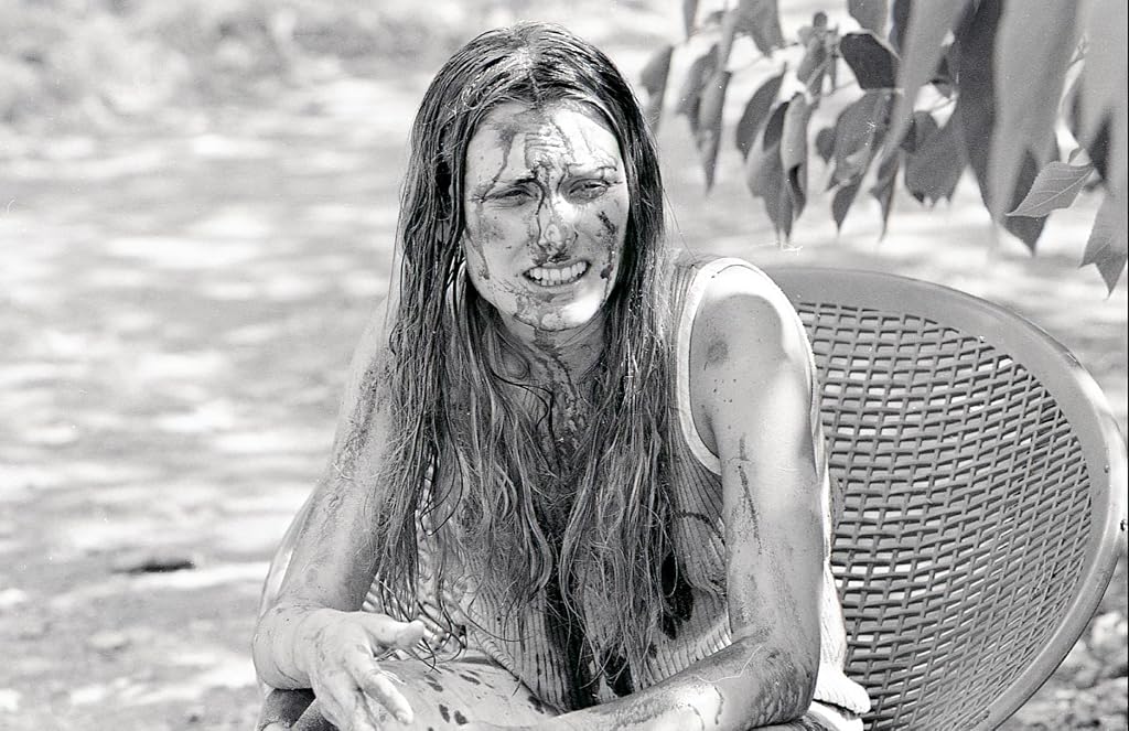 Marilyn Burns sur le tournage du film Massacre à la tronçonneuse (1974)