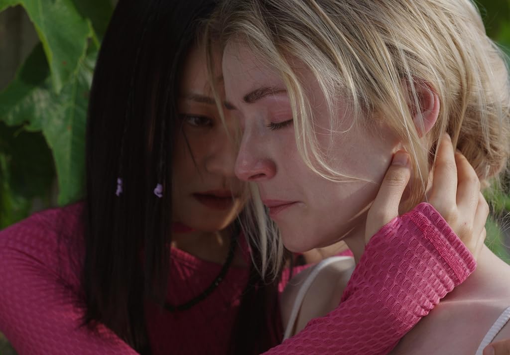Sarah Bolger et Ko Asung dans Nervous (2026)