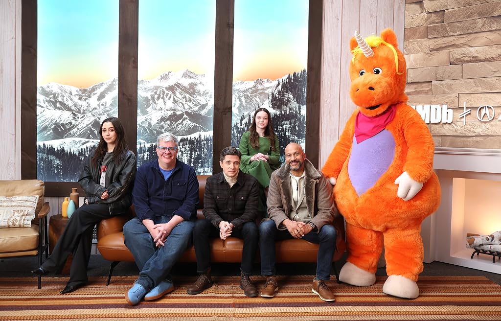 Topher Grace, Delaney Quinn, Casper Kelly, Keegan-Michael Key, Cristin Milioti et Jake Cline lors d'un événement pour *Buddy* (2026)