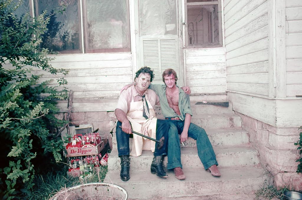 Gunnar Hansen et William Vail dans Massacre à la tronçonneuse (1974)