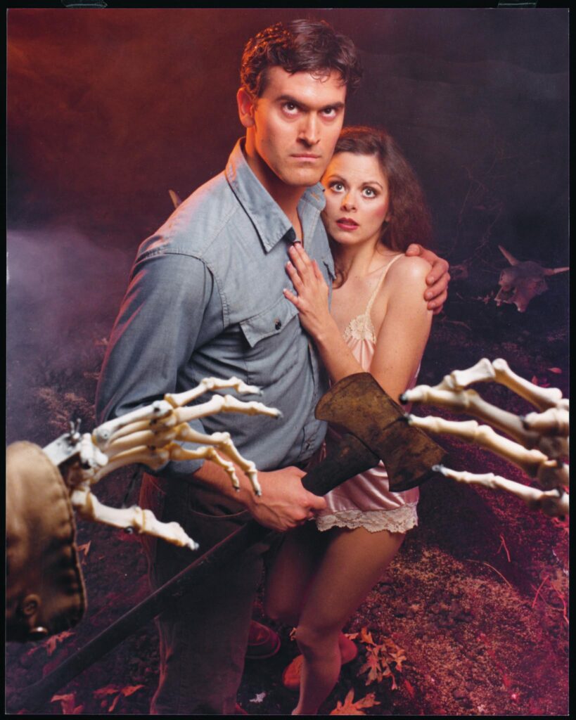 Bridget Hoffman et Bruce Campbell dans Evil Dead (1981)