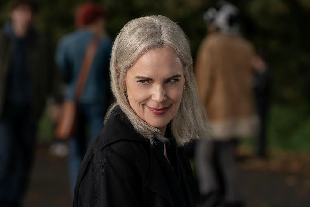 Elizabeth McGovern dans Talamasca : L'Ordre secret (2025)