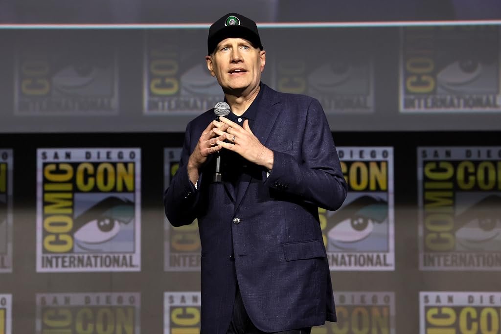 Kevin Feige lors d'un événement pour Ghost Rider (2028)