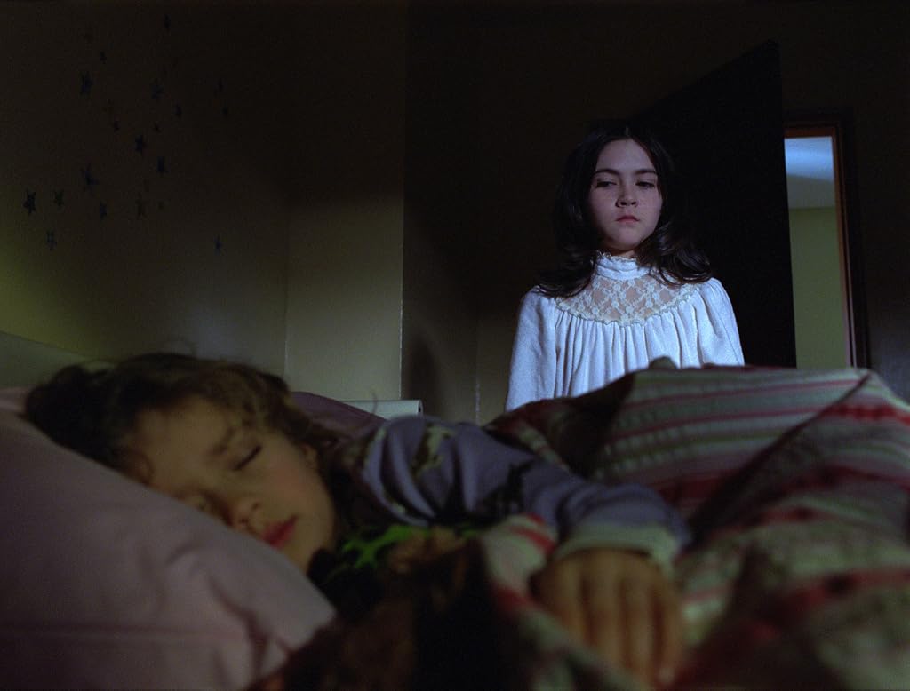 Isabelle Fuhrman et Aryana Engineer dans Esther (2009)