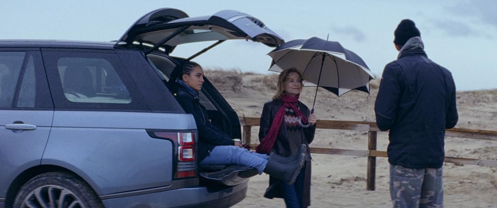 Isabelle Huppert et Hafsia Herzi dans La prisonnière de Bordeaux (2024)