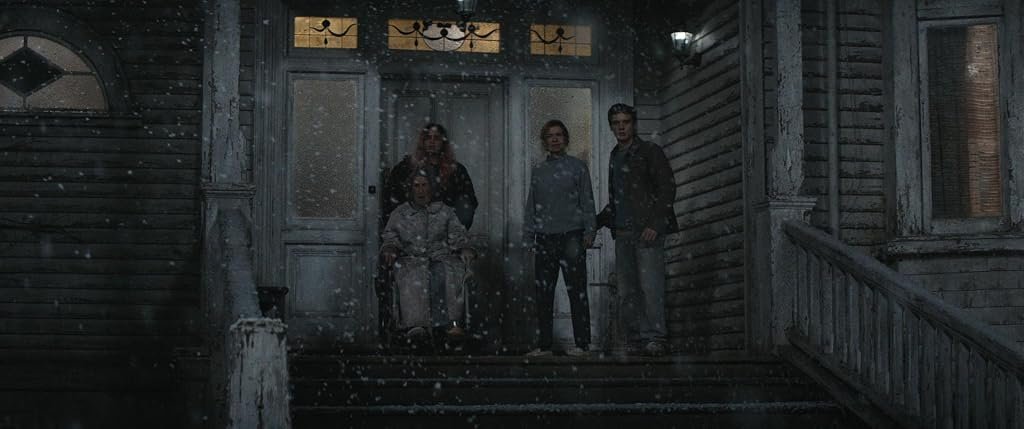 Maude Davey, Tandi Wright, Hunter Doohan et Souheila Yacoub dans Evil Dead Burn (2026)
