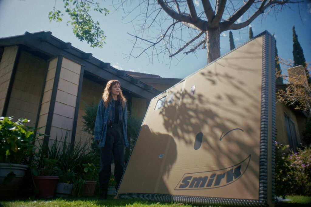 Britt Lower dans Sender (2026)
