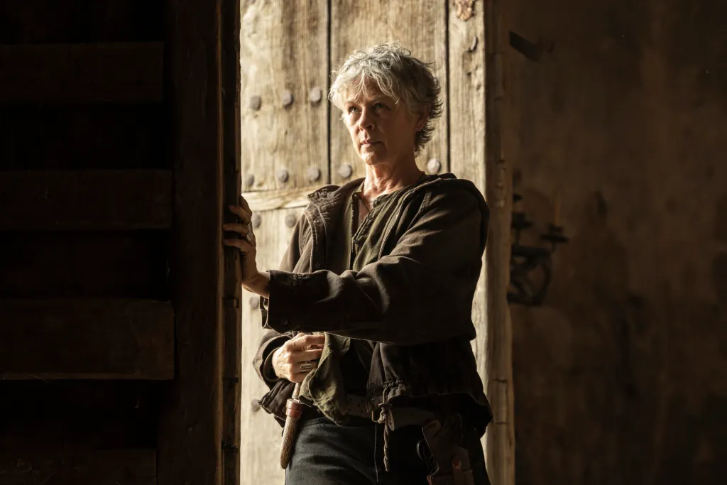 Melissa McBride dans le rôle de Carol Peletier – The Walking Dead : Daryl Dixon – Saison 4 – Crédit photo : Andres Moret Urdampilleta/AMC