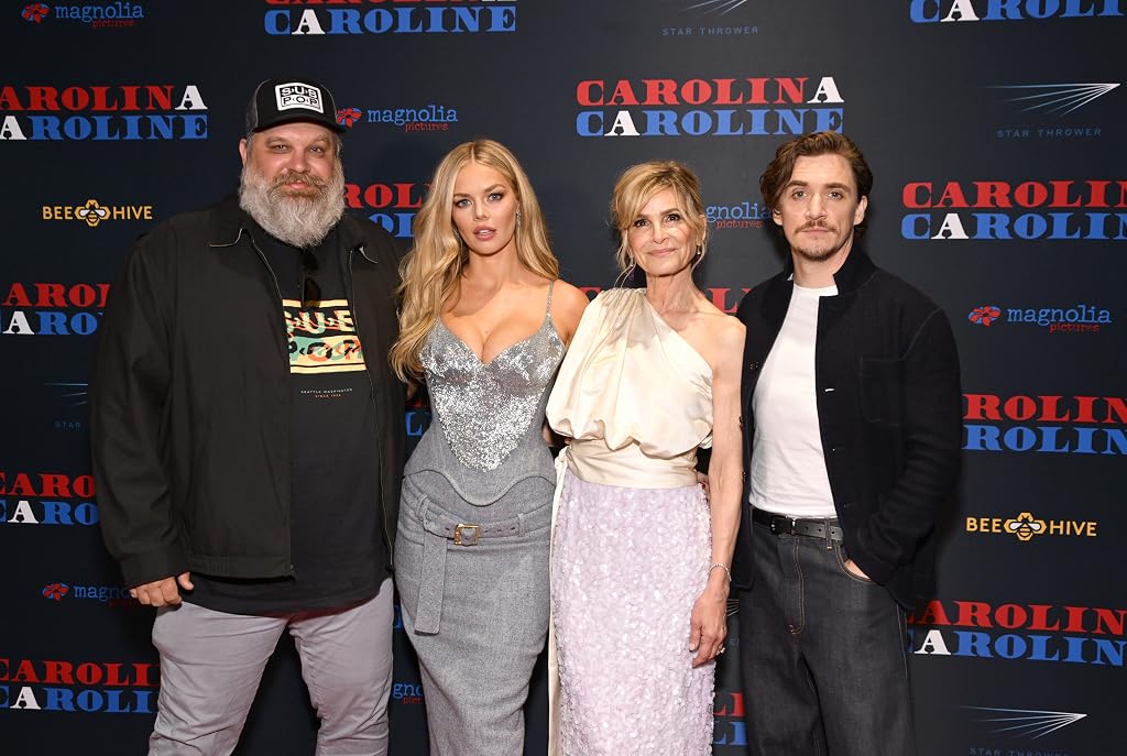 Kyra Sedgwick, Adam Rehmeier, Kyle Gallner et Samara Weaving lors d'un événement pour *Carolina Caroline* (2025)