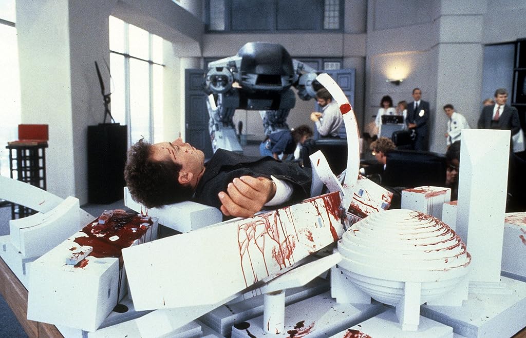 Jon Davison et Kevin Page dans RoboCop (1987)