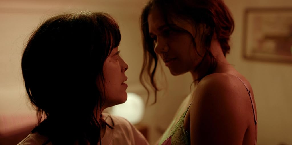 Midori Francis  et Madeleine Madden dans Saccharine (2026)