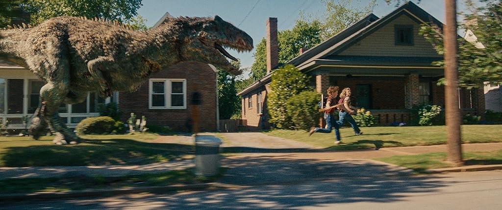 Maisy Stella et Christian Convery dans La Fin d'Oak Street (2026)