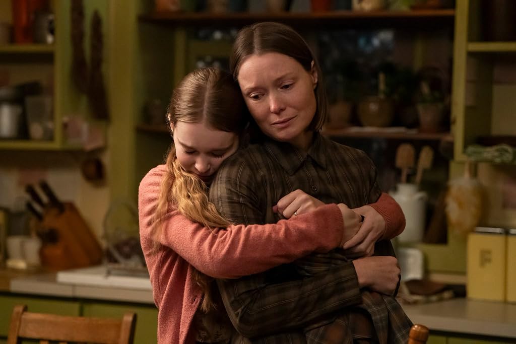 Samantha Sloyan et Summer H. Howell dans Carrie (2026)