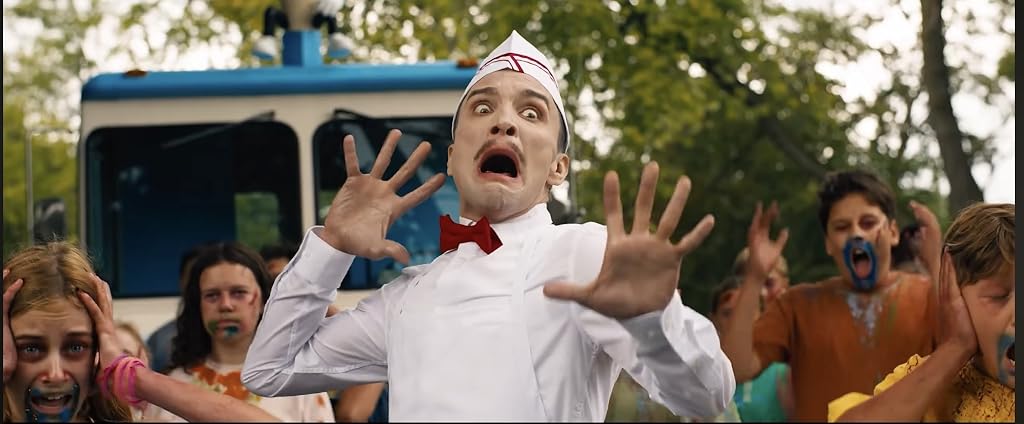 Ari Millen et Carina Battrick dans Ice Cream Man (2026)