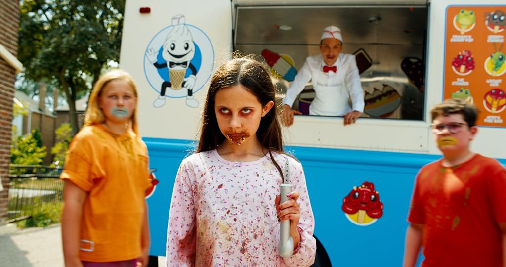 Charlie Storey et Ari Millen dans Ice Cream Man (2026)