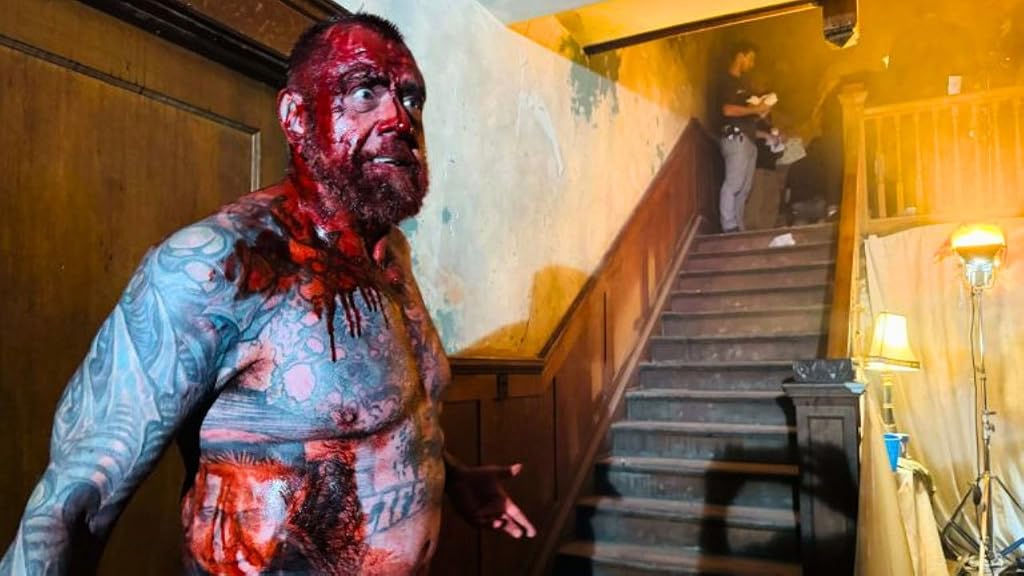 Mike Ferguson dans V/H/S/Mixtape (2026)