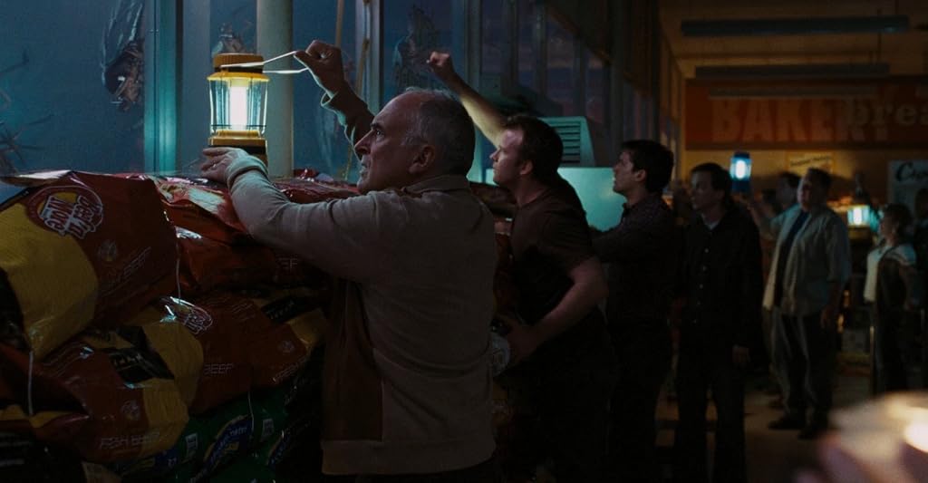 Jeffrey DeMunn, Brandon O'Dell et Jackson Hurst dans The Mist (2007)