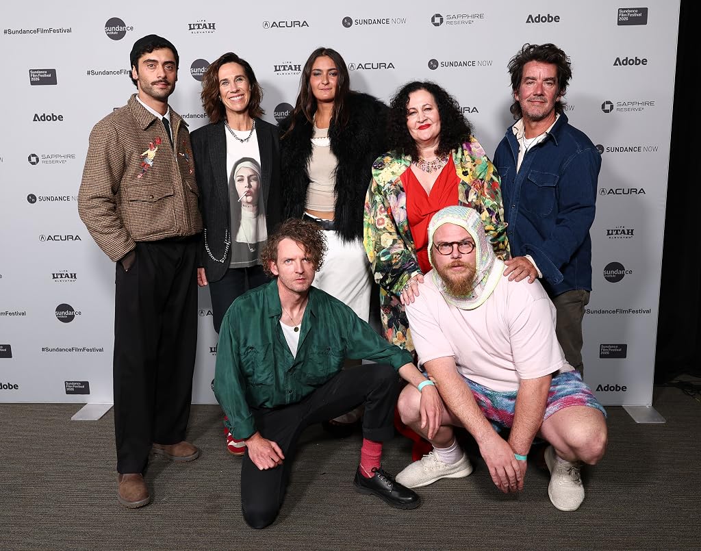 Arlo Green, Jackie van Beek, Jonny Brugh, Yvette Parsons, Jordan Mark Windsor, Sean Wallace et Hannah Lynch lors d'un événement pour *Mum, I'm Alien Pregnant* (2026).