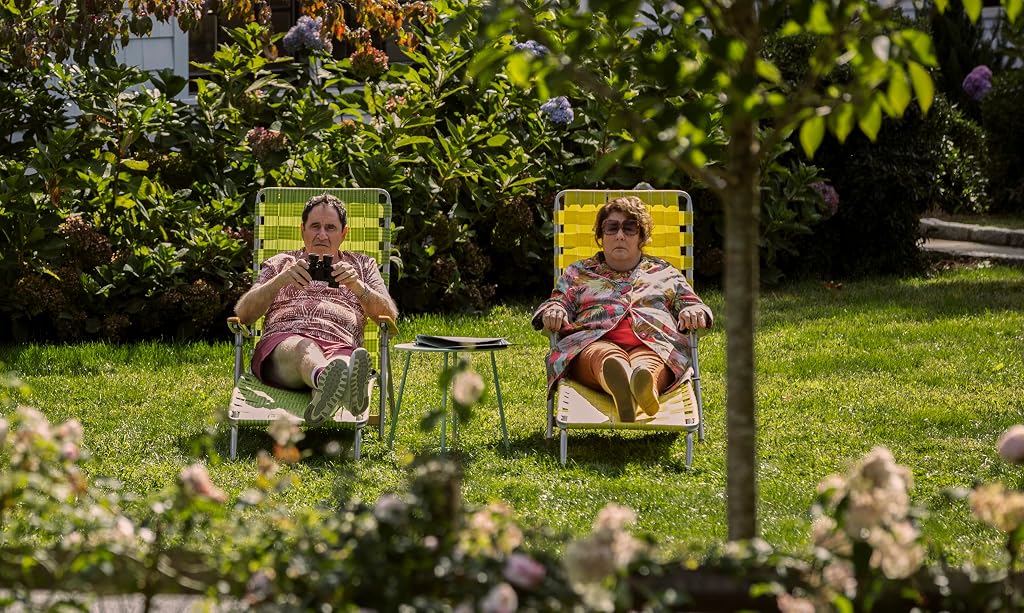 Richard Kind et Margo Martindale dans The Watcher (2022)