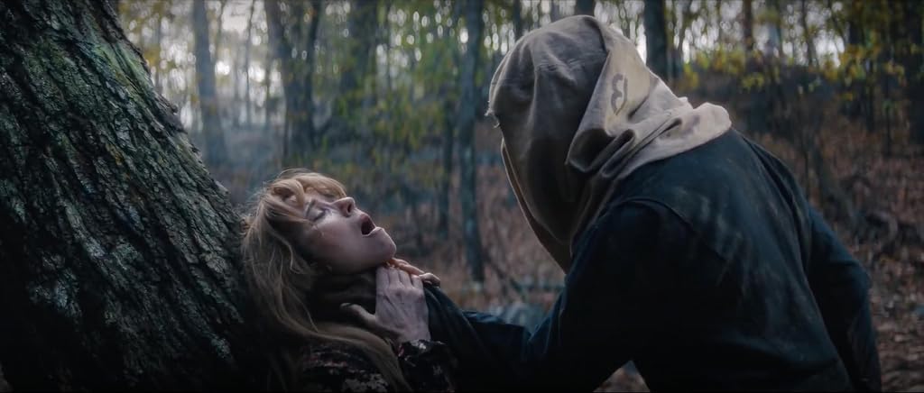 Linda Cardellini et Jonathan Tison dans Crystal Lake (2026)