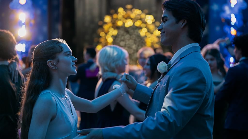 Joel Oulette et Summer H. Howell dans Carrie (2026)
