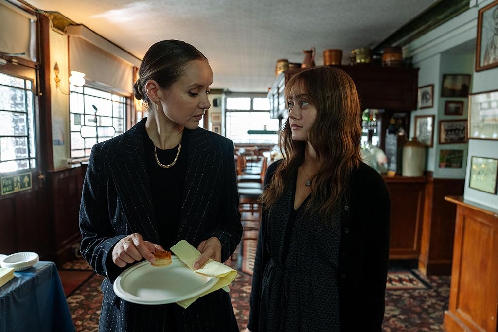 Ella Purnell et Alexandra Dowling dans Sweetpea (2024)