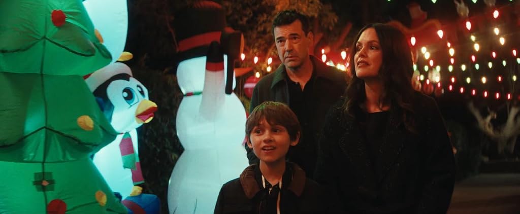 Ron Livingston, Rachel Bilson et Jack Jewkes dans *Christmas at the Kringles* (2026)