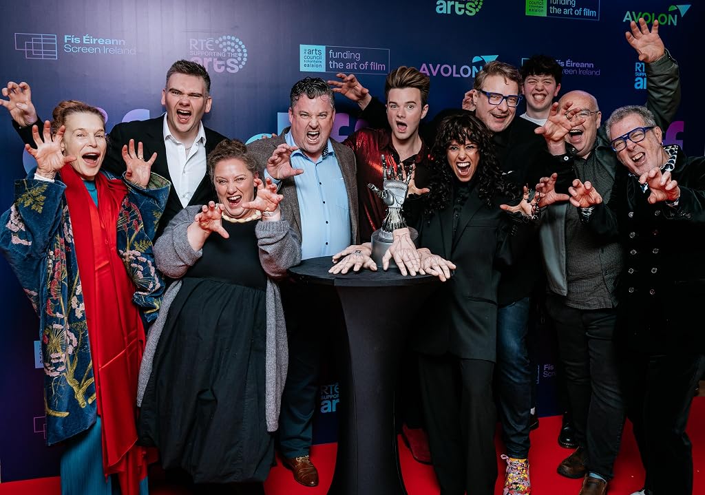 Alice Krige, Brendan McCarthy, John McDonnell, Gabriela Garcia Vargas, Matthew McMahon, Glenn McQuaid, Reuben Harvey, Declan Reynolds, Chris Colfer et Deirdre Levins dans The Restoration at Grayson Manor (2025)