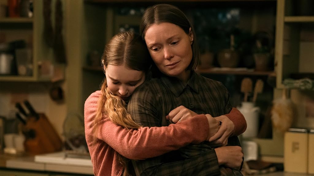 Samantha Sloyan et Summer H. Howell dans Carrie (2026)