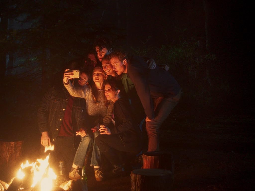 Charlotte Creaghan, Alexander Oliver, Lea Rose Sebastianis, Cameron Love, Sam Roulston, Liam Leone et Andrea Pavlovic dans In a Violent Nature (2024)
