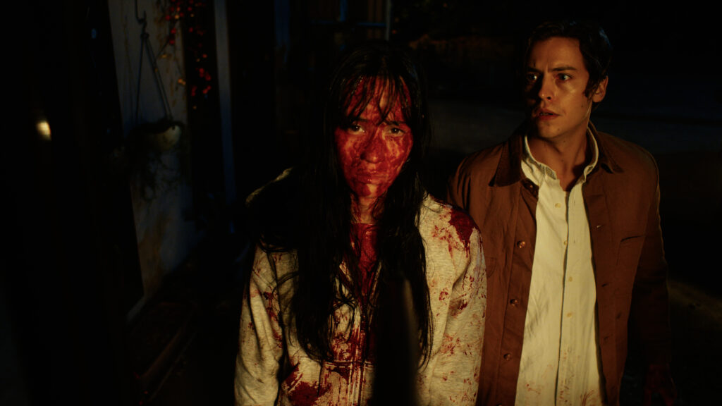 Cole Sprouse et Kiko Mizuhara dans Vintage Violence (2026)